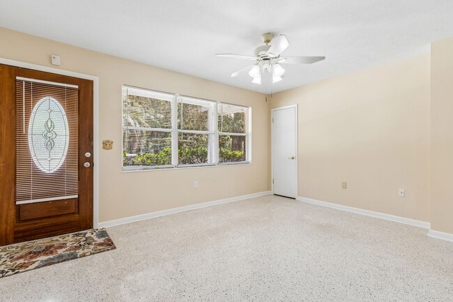 Building Photo - 2406 Husson Ave