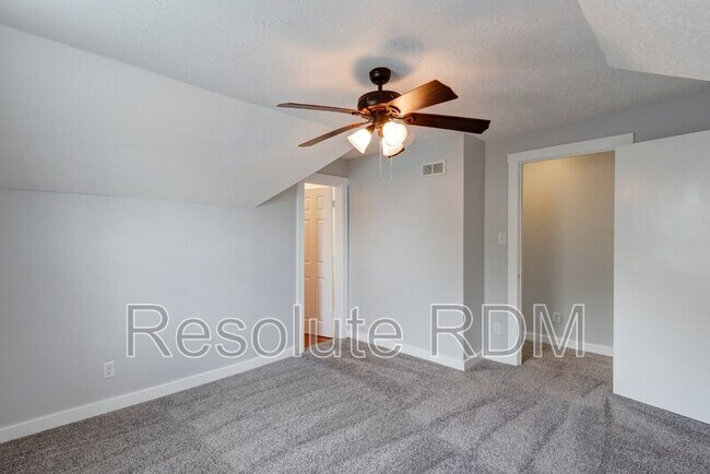 Building Photo - 743 Cottage Ave