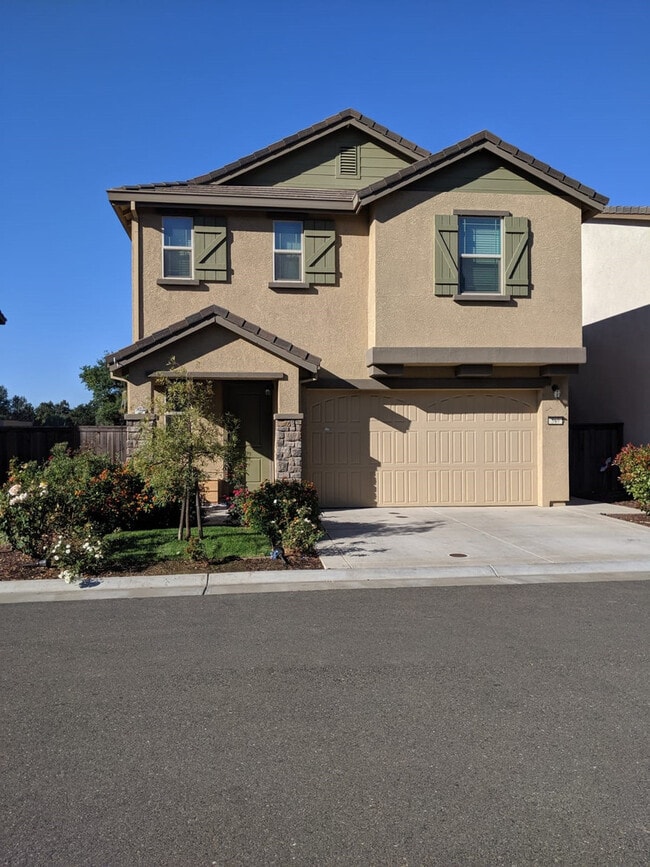 Primary Photo - Newer Low Maintenance Home off Glenn and S...