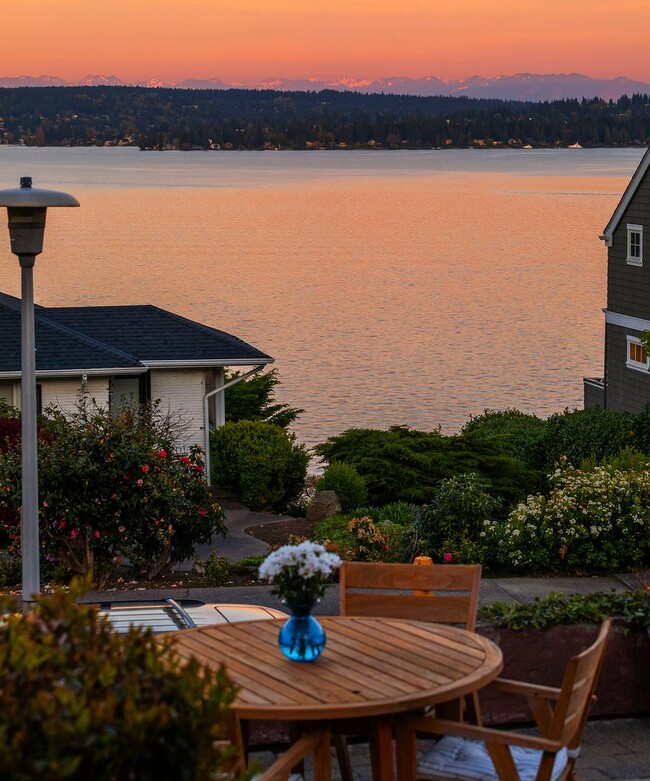 Building Photo - Laurelhurst View Home