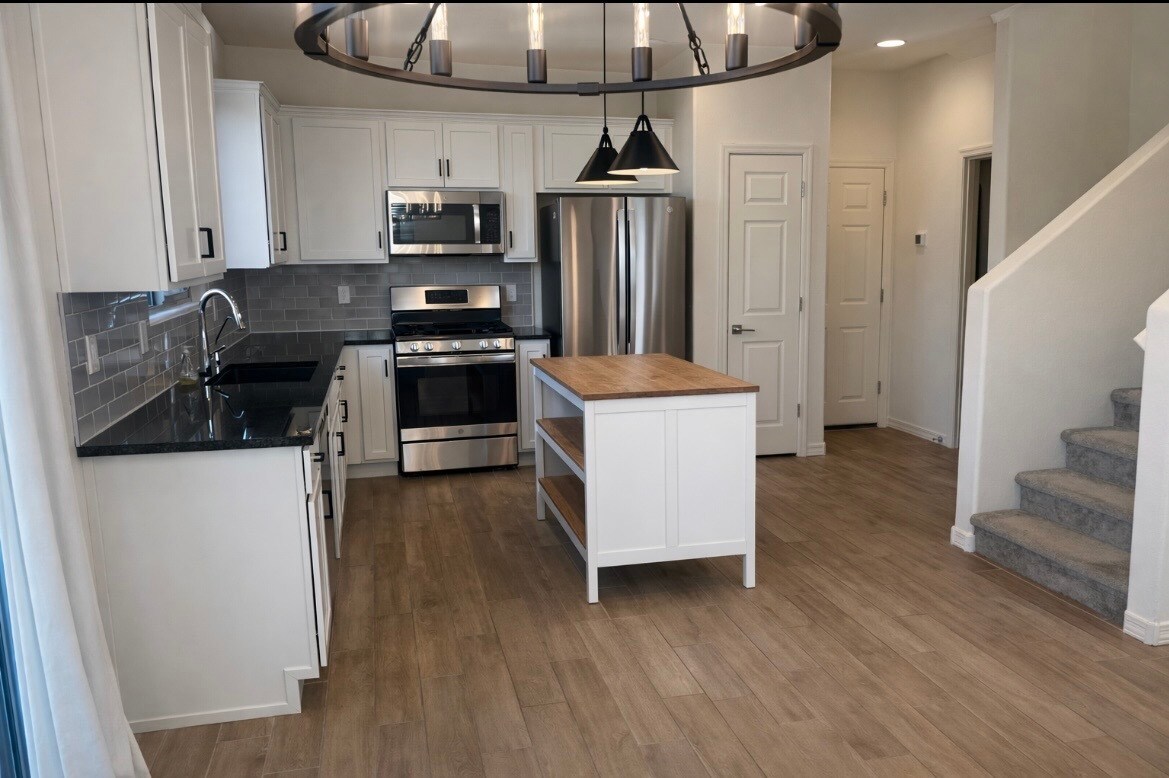 Building Photo - 8337 E Irwin Ave