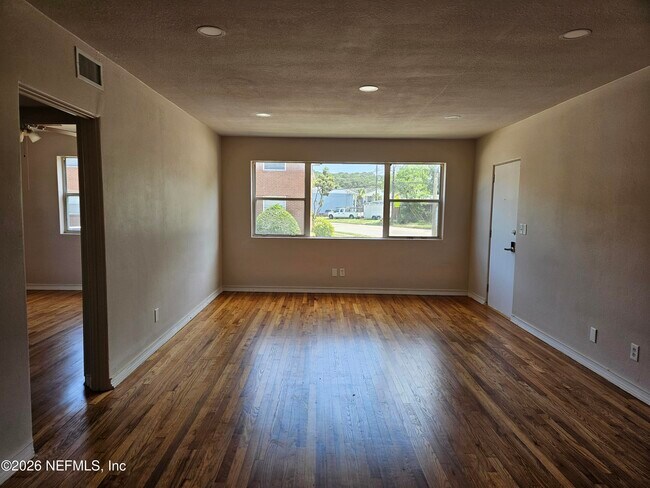 Building Photo - 3005 Walton St