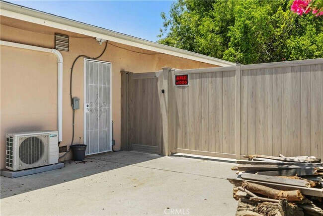Building Photo - 16577 Knollwood Dr