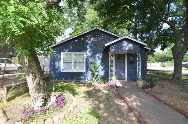 Building Photo - 1600 5th St
