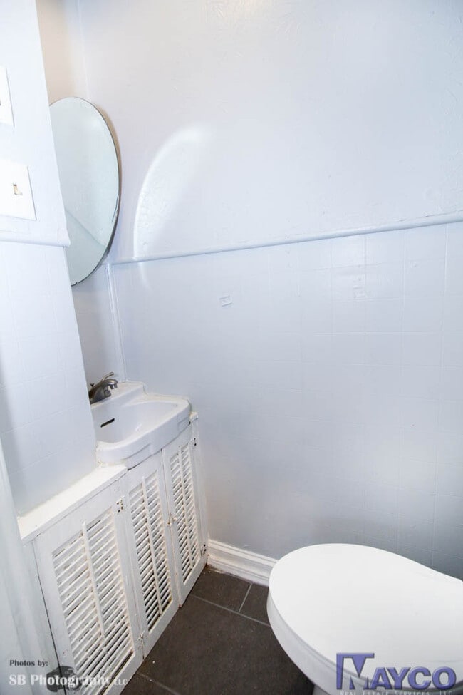 Building Photo - 3 bedroom 1.5 Bath house newly remodeled!