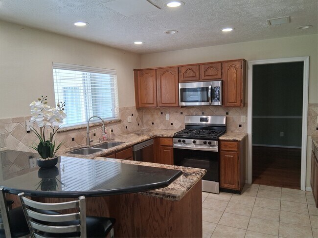 Building Photo - 17010 Poplar Hill St