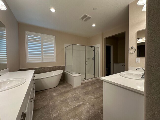 Building Photo - Impressive All Single Story 3 Bedroom, 2.5...