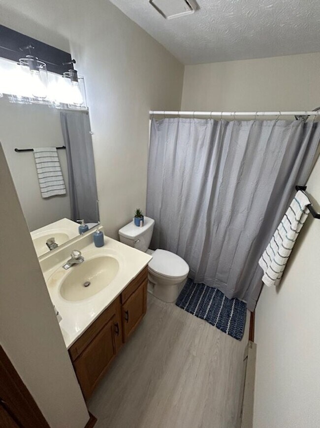 Building Photo - 2-Bedroom Townhome in Troy, OH - Available Now!