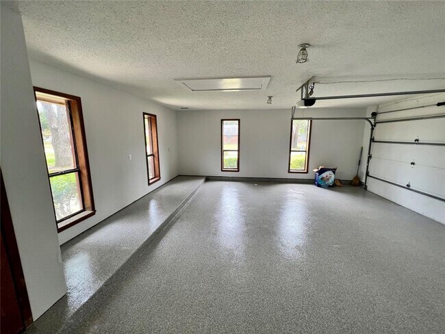 Building Photo - Prestigious Linwood Acres / .44 acres / Rockdale, TX / Swimming Pool