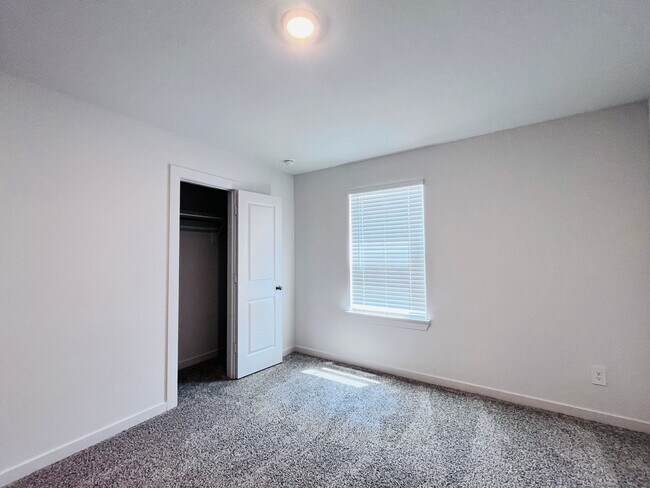 Building Photo - 30634 Windermere