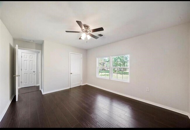 Building Photo - 6526 Westview Dr