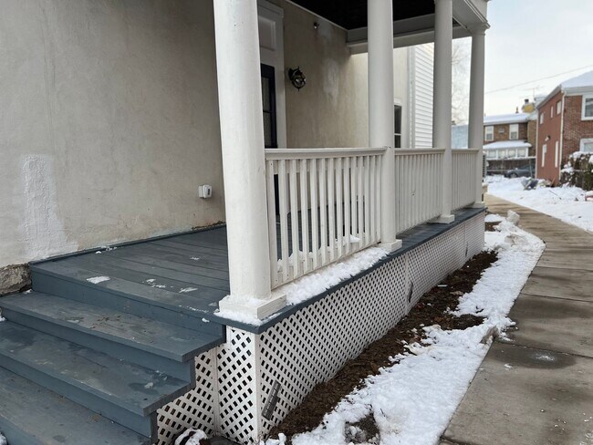 Building Photo - 106 E Broad St