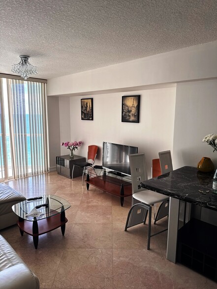 Building Photo - 16699 Collins Ave