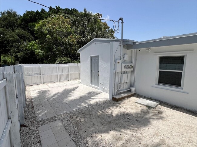 Building Photo - 2226 Cody St