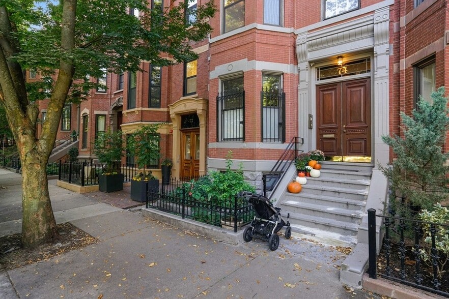 Building Photo - 74 W Rutland Sq
