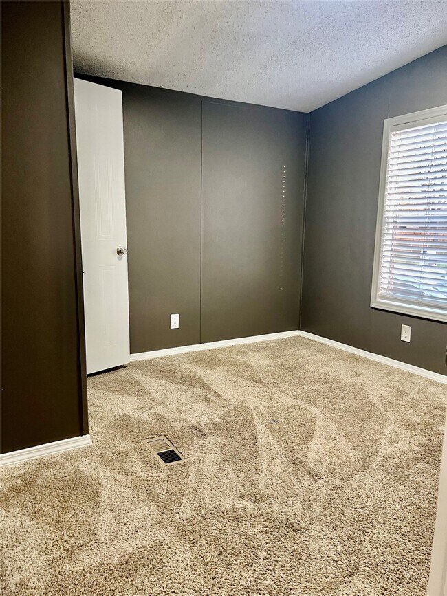 Building Photo - 20647 Shady Ln