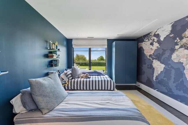 Building Photo - 811 Halsey Ln