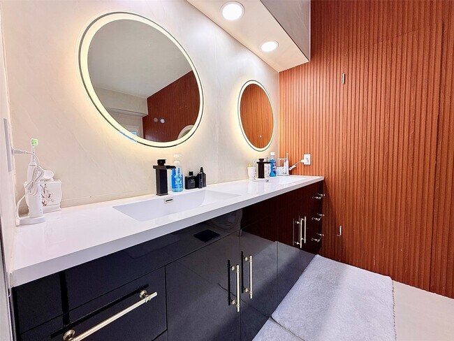 Building Photo - 16002 Garden Hill Ln