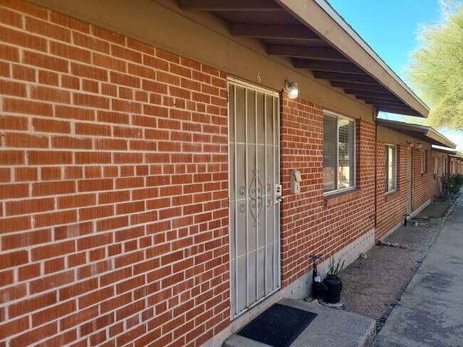 Building Photo - 3736 E Fairmount St