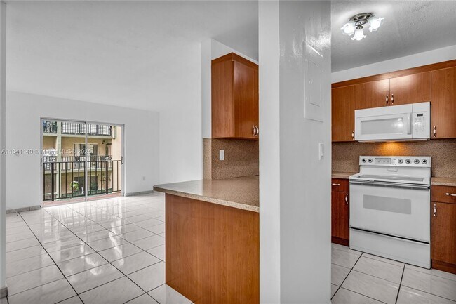 Building Photo - 325 NW 72nd Ave