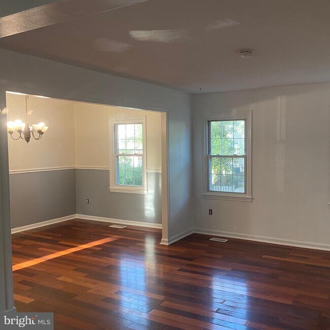 Building Photo - 9524 Covington Pl