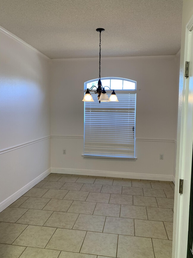 Building Photo - 8949 Camelot Pl