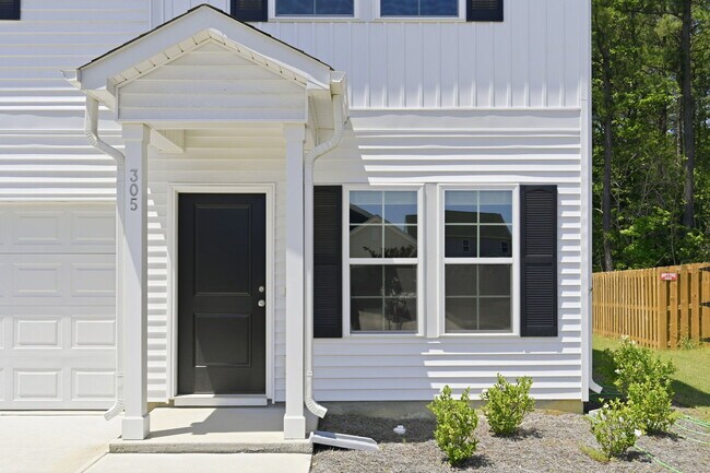 Building Photo - 305 Ruby Baird Dr