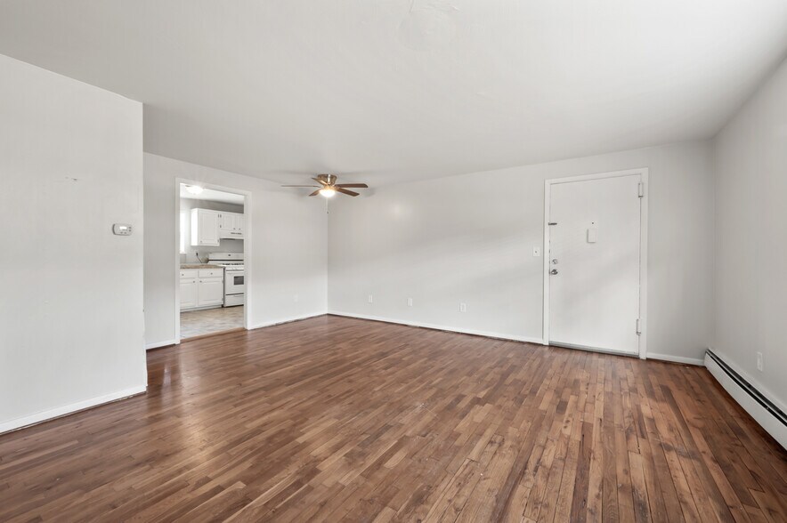 Building Photo - 340 Charter Oak St