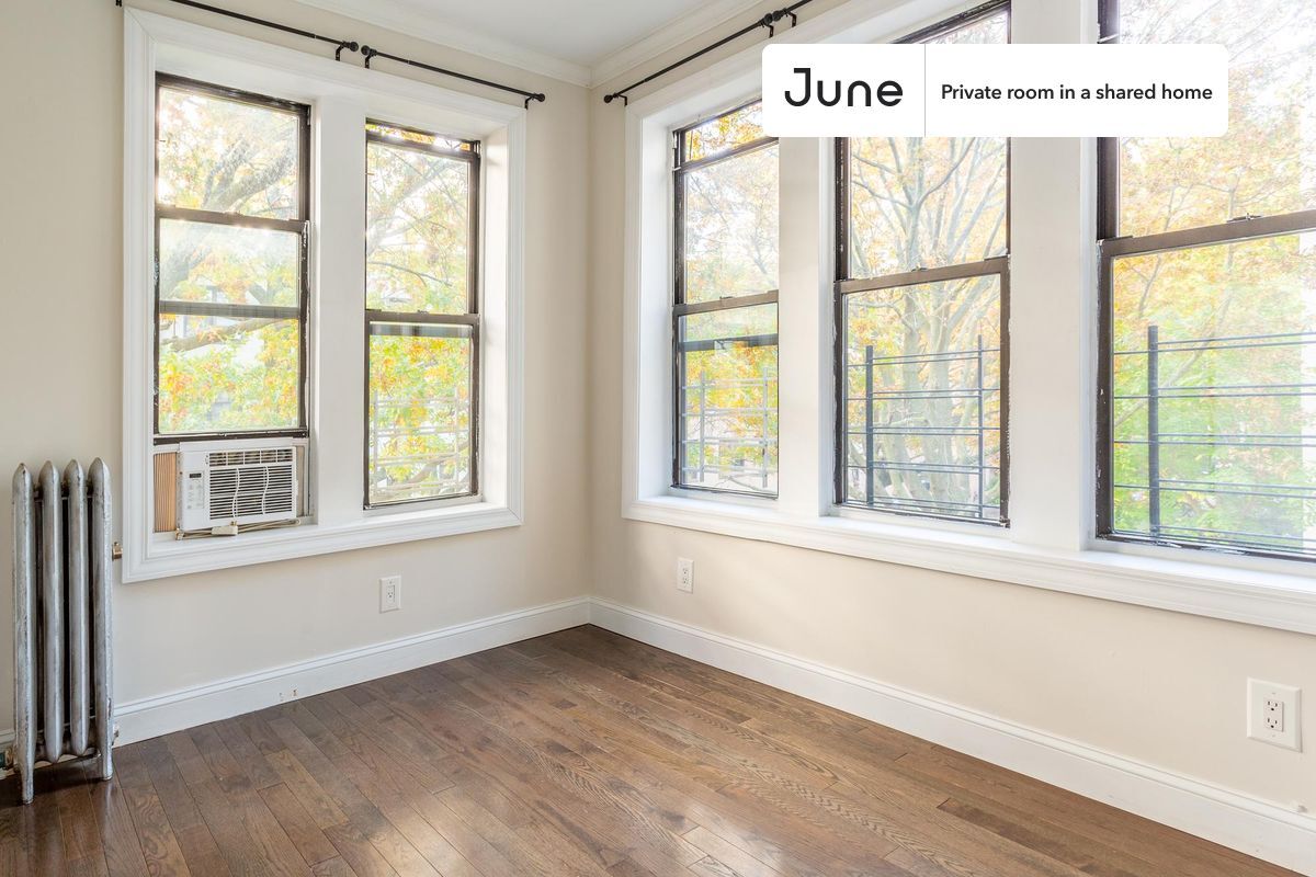 Building Photo - Private bedroom in 4 bed/1 bath Home