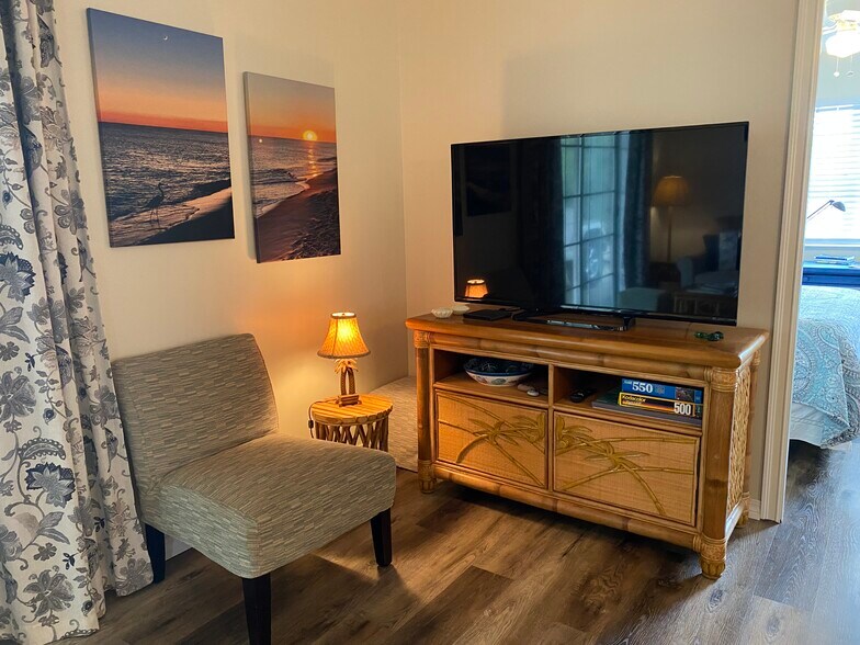 Building Photo - 5802 Monterey Ave