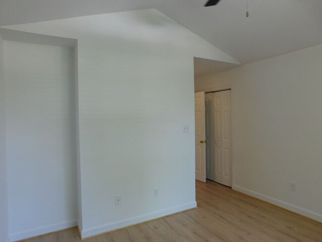 Building Photo - 208 Tobiano Dr