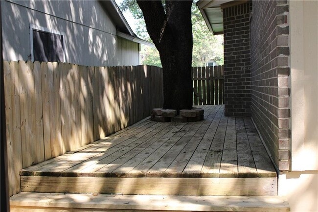 Building Photo - 7422 Dallas Dr