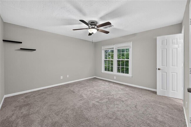 Building Photo - 226 High Creek Dr