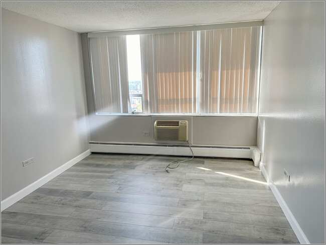 Building Photo - 8801 W Golf Rd