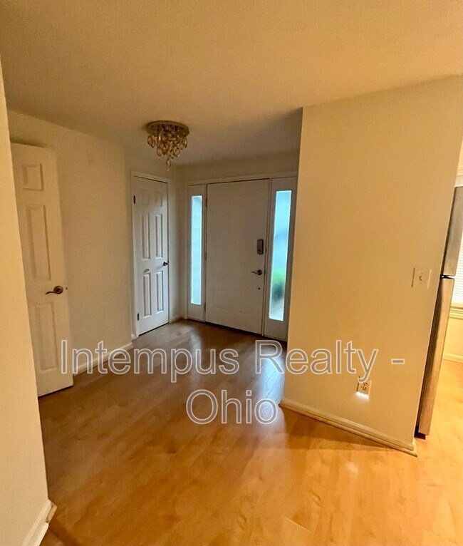 Building Photo - 2071 Stratford Ct