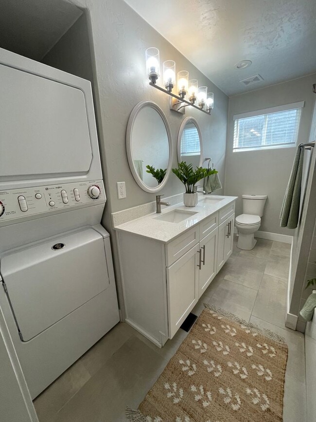 Building Photo - Spacious 5 Bedroom House in Salt Lake - Ge...