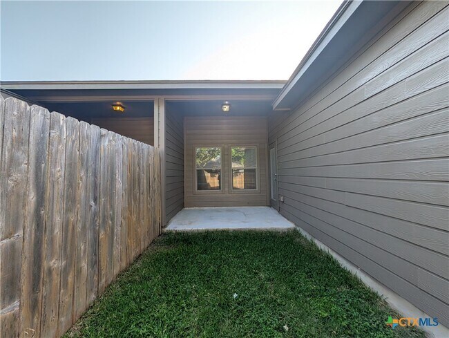 Building Photo - 1209 FM306