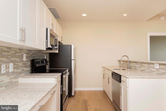 Building Photo - 234 N Christopher Columbus Blvd