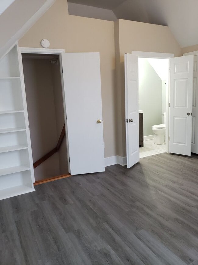 Building Photo - 4 Bedroom - 2 Bath - Great Location