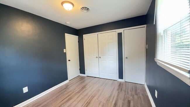 Building Photo - Well-Maintained 3-Bedroom Home with Fenced Backyard & Assigned Parking in Central Chesapeake