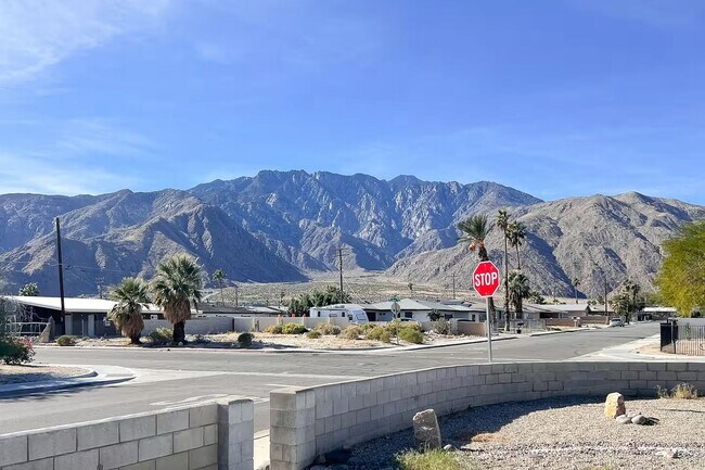 Building Photo - Golf and Games Retreat in Palm Springs