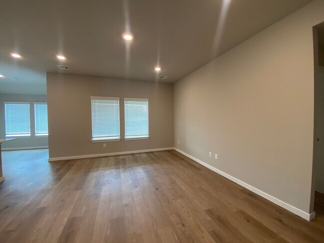 Building Photo - Welcome to your dream rental!!