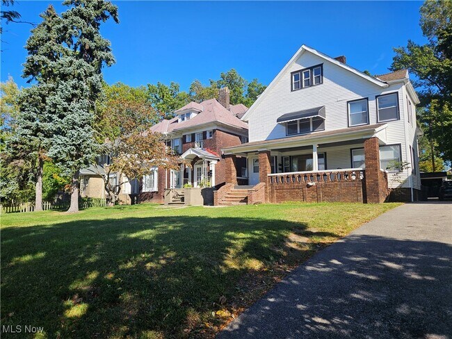 Building Photo - 3234 Euclid Heights Blvd