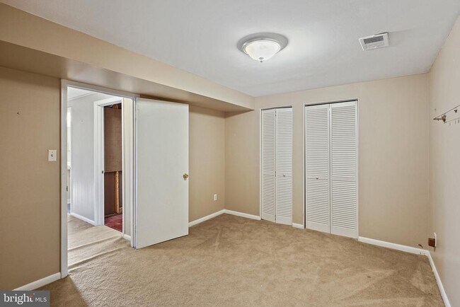 Building Photo - 7 Castlehill Ct