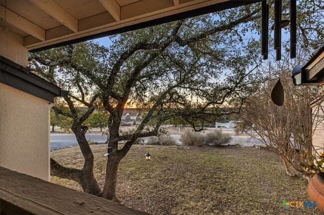 Building Photo - 1135 Parkview Dr