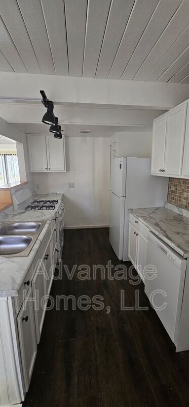 Building Photo - 938 N 71 St