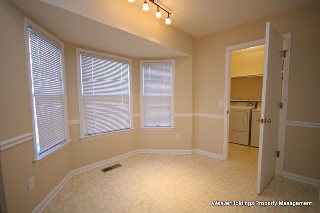 Building Photo - 159 Robinson Rd