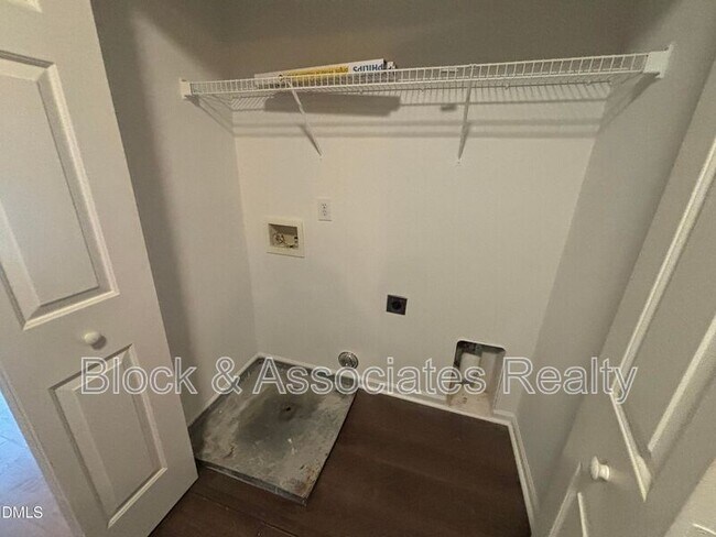 Building Photo - 27 Great View Ct
