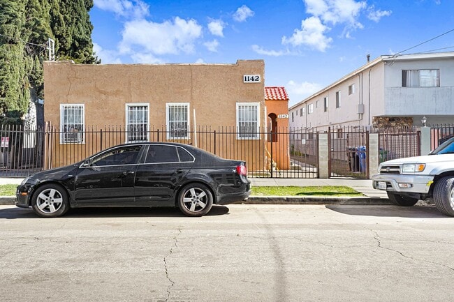 Building Photo - Newly Remodeled 1 Bedroom / 1 Bath in the Heart of Hollywood