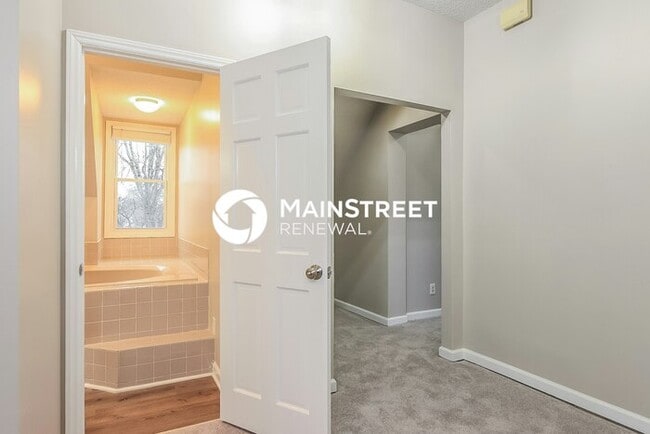Building Photo - 5 Bedroom Pet-Friendly Home in Wake Forest...